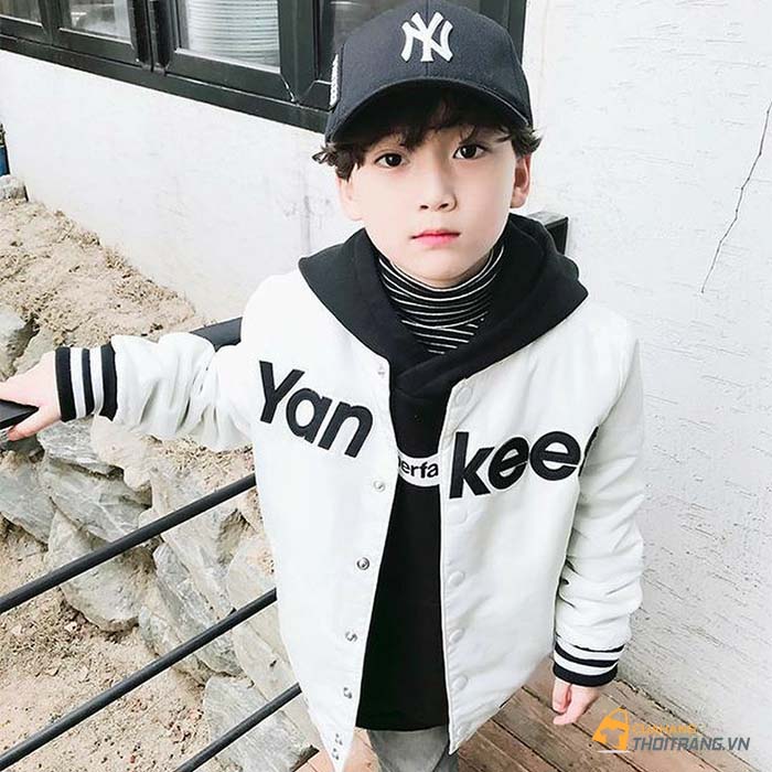 Phối áo khoác bomber với áo hoodie